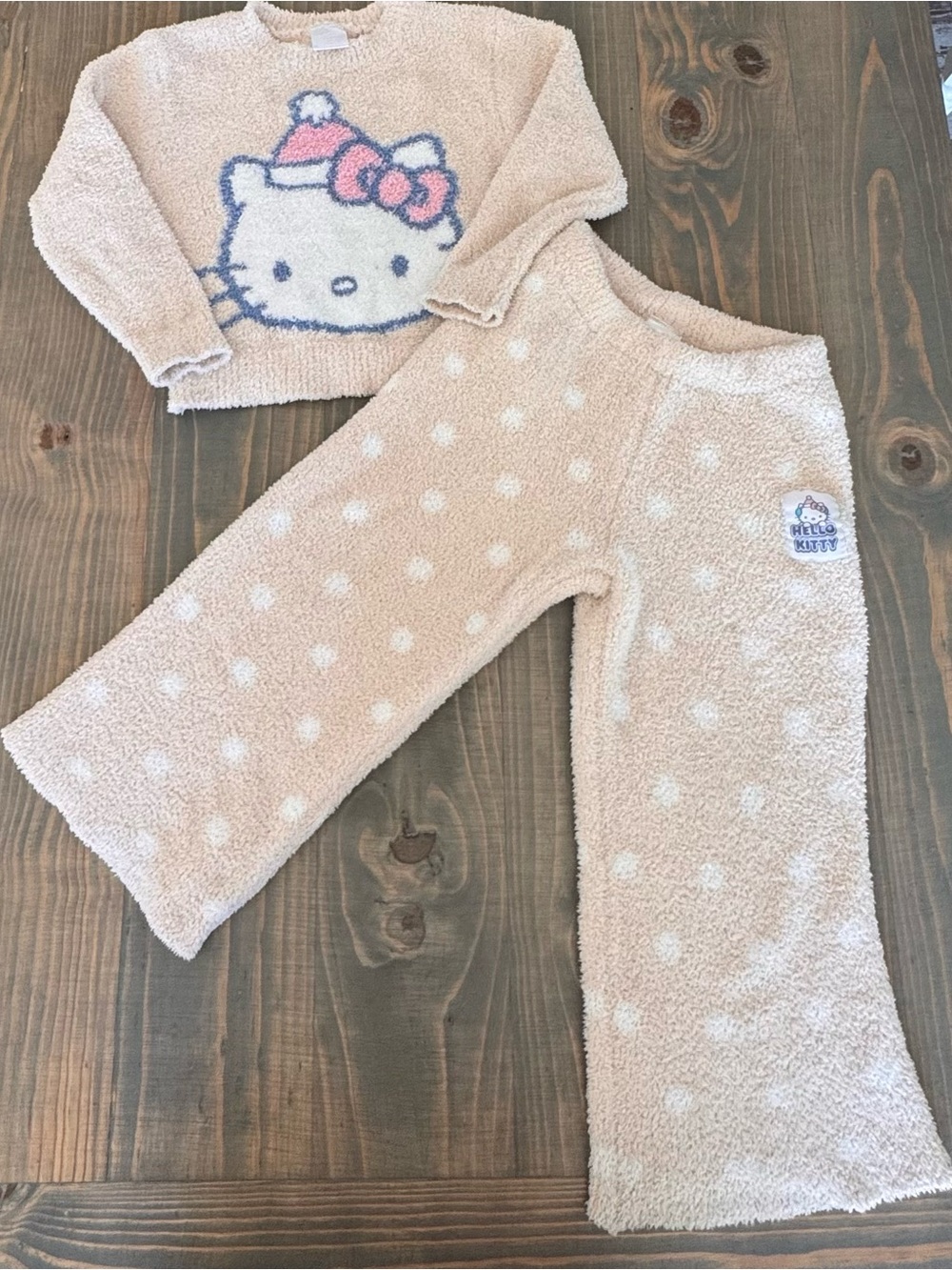 Hello Kitty Cozy Lounge Set Size 4/5 💕 Fuzzy Plush Pajamas Girls Kids